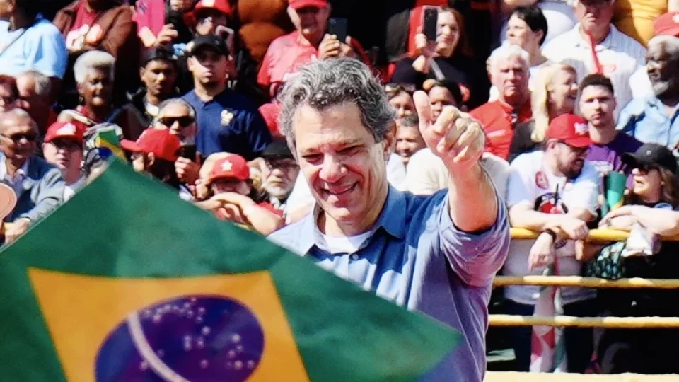 Lula diz que Haddad foi o “melhor ministro da Educação” e pede votos para petista ao Governo de SP