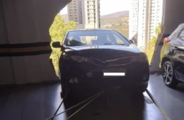 Motorista passa mal e carro fica pendurado a mais de 20 metros de altura em prédio na Grande BH