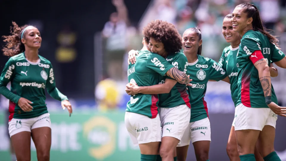 Palmeiras vence o Internacional por 2 a 1 e se fortalece na briga pelo topo do Brasileirão Feminino