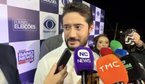 Gabriel Azevedo chega ao debate da Band e diz que não tem inimigos na disputa pelo Governo de Minas