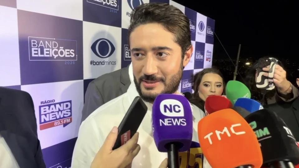 Gabriel Azevedo chega ao debate da Band e diz que não tem inimigos na disputa pelo Governo de Minas