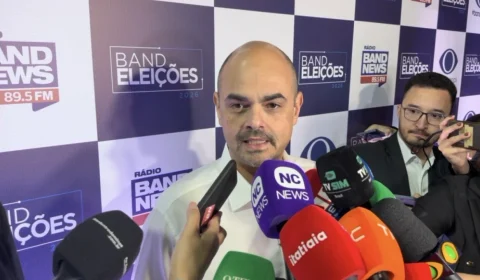 Mateus Simões chega ao debate da Band Minas e diz estar preparado para defender gestão