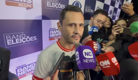 “O debate vai ser respeitoso”: Cleitinho chega por último à Band Minas