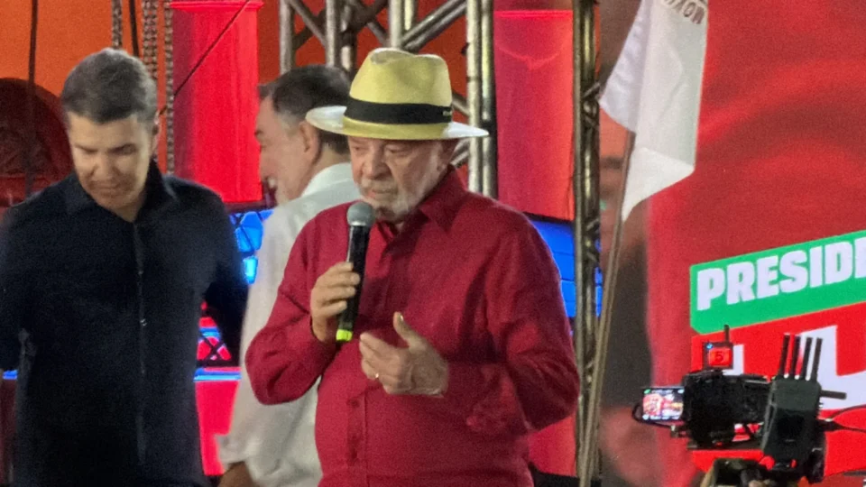 Lula fala em “revolução”, Patrus promete reestatizar Copasa e presidente cita conversa com Trump em ato em BH