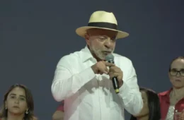 “Rico vota no rico”: Lula critica eleitores de baixa renda que apoiam candidatos ricos