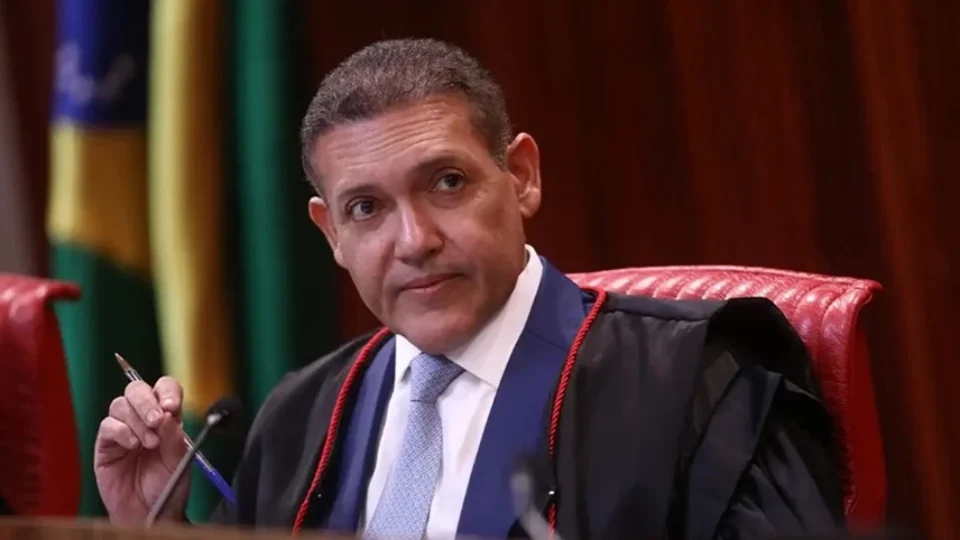 Vazamento de gás provoca incêndio na casa de presidente do TSE em Brasília