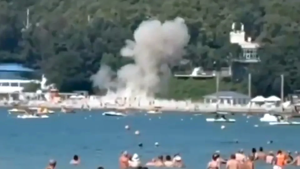 Drone explode em praia lotada na Rússia, mata 7 pessoas e deixa dezenas de feridos; vídeo é impressionante