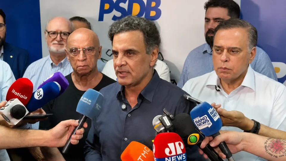 Aécio confirma candidatura ao Senado e promete projeto do PSDB para 2030