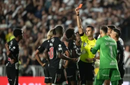 Vasco vence Vitória e abre vantagem nas quartas da Copa
