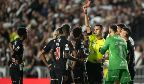Vasco vence Vitória e abre vantagem nas quartas da Copa