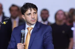 Renan Santos alerta para ‘venezuelização’ do Brasil e critica alternativas de Lula e Flávio Bolsonaro