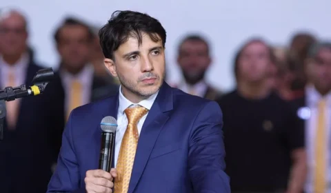 Renan Santos alerta para ‘venezuelização’ do Brasil e critica alternativas de Lula e Flávio Bolsonaro