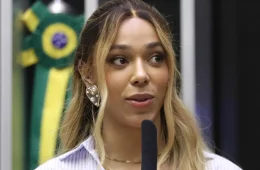 PGR arquiva denúncia contra Erika Hilton e assessores que também atuam como maquiadores