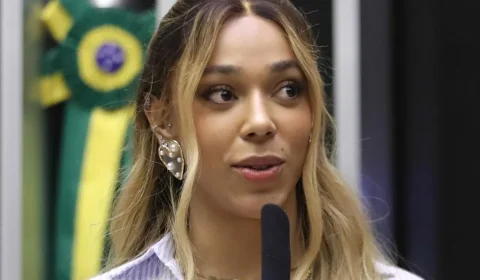 PGR arquiva denúncia contra Erika Hilton e assessores que também atuam como maquiadores