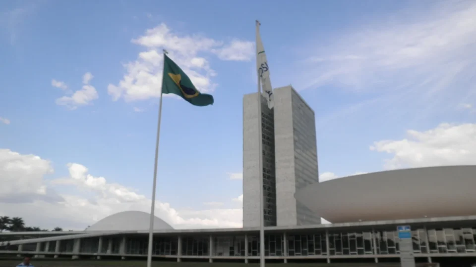 Pesquisas ao Senado mostram disputa acirrada em 6 estados para 2026