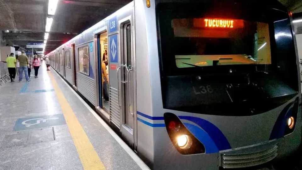 Metrô de São Paulo funciona 24 horas neste fim de semana