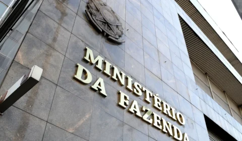 Dívida pública dispara e próximo governo terá pouco tempo para reagir após eleição