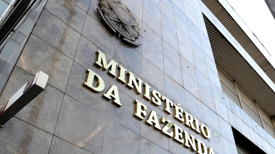 Dívida pública dispara e próximo governo terá pouco tempo para reagir após eleição