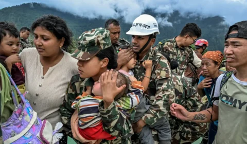 Número de mortos após enchentes e deslizamentos entre Nepal e Tibete passa de 540