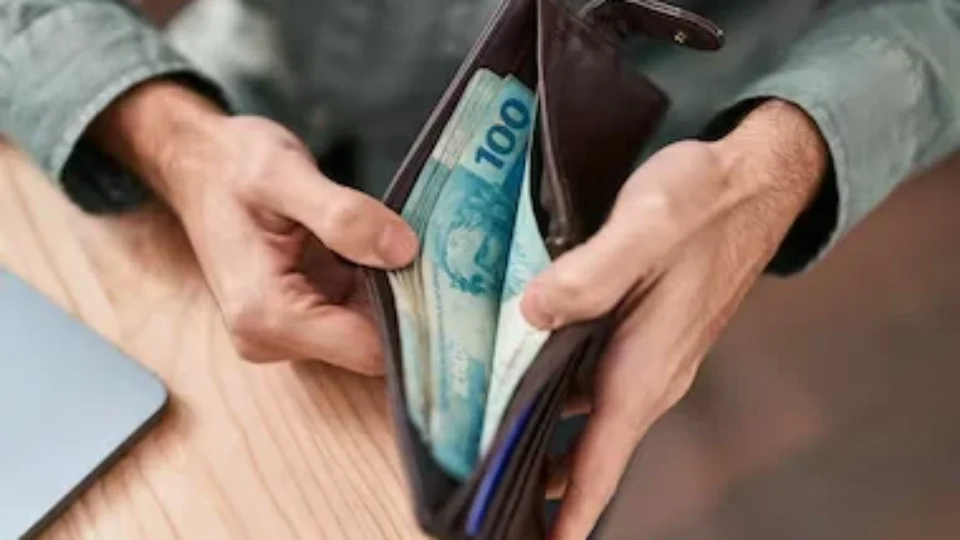 Desenrola Adimplentes começa nesta terça com crédito de até R$ 15 mil