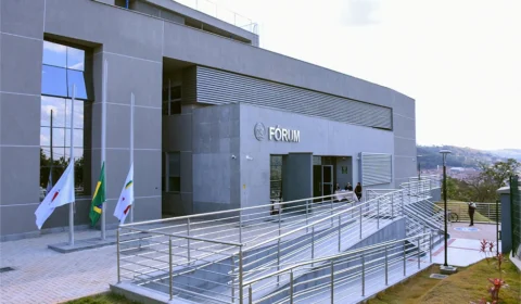 Concessionária vai indenizar viúva após motorista morrer em acidente com cavalo na BR-262