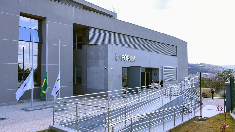 Concessionária vai indenizar viúva após motorista morrer em acidente com cavalo na BR-262