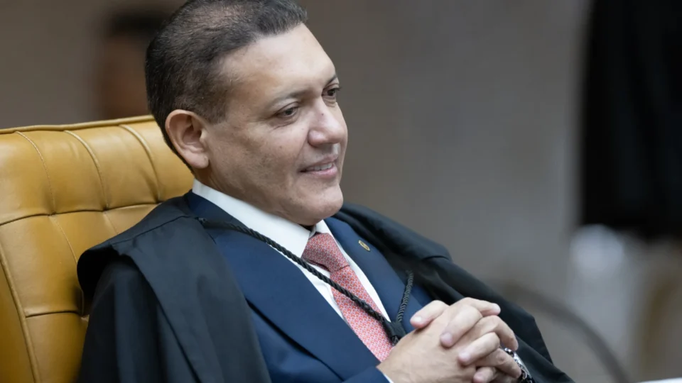 TSE reúne ministros para discutir regras sobre uso de IA nas eleições