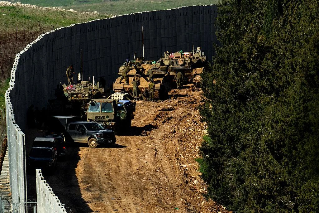 Forças israelenses atuam na região da fronteira entre Israel e Líbano, em meio à escalada das tensões entre os dois países.