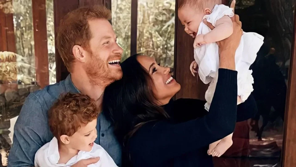 Príncipe Harry e Meghan planejam voltar a morar no Reino Unido com os filhos