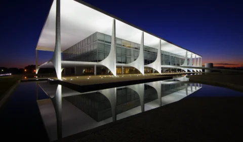 Presidenciáveis cumprem agendas em SP, Brasília e RS neste domingo (30)