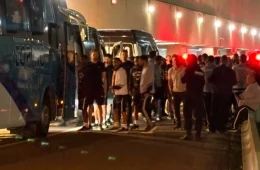 Franclim Carvalho volta ao Rio sob protestos da torcida no aeroporto