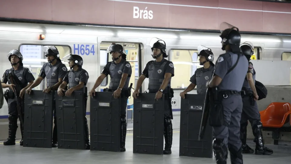 Greve da CPTM leva PM a reforçar policiamento em estações de São Paulo