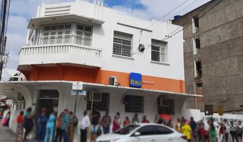 Filas, sol e falta de estrutura: MP cobra R$ 12,5 milhões de banco em MG