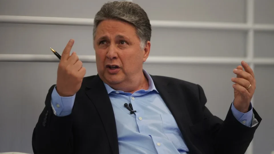 Garotinho anuncia major da PM como vice após troca de última hora na disputa pelo governo do Rio
