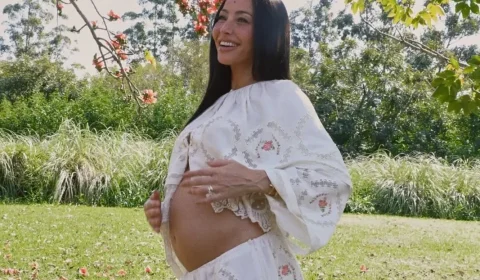 Sabrina Sato vai do vermelho poderoso ao boho chic e surpreende com looks opostos