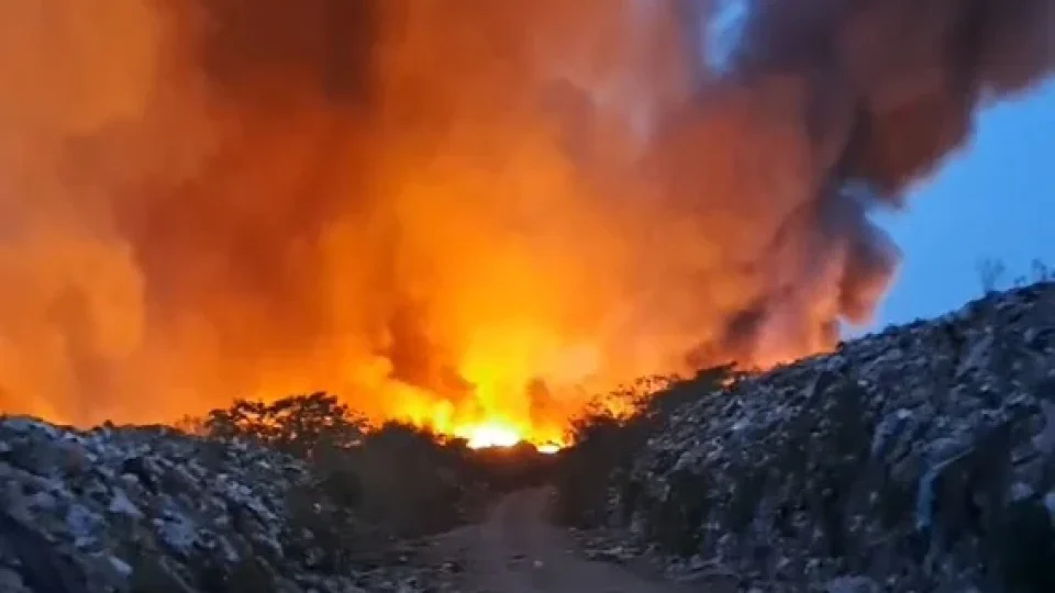 Incêndio no lixão de Iranduba expõe problema ambiental e cobra respostas da Prefeitura