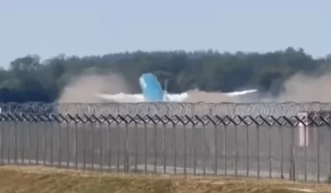 Boeing 787 decola fora da pista em Munique, raspa a cauda e retorna ao aeroporto