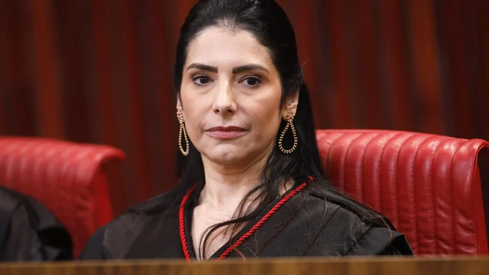 TSE manda suspender propaganda de Lula que chama Flávio Bolsonaro de ‘funcionário fantasma’