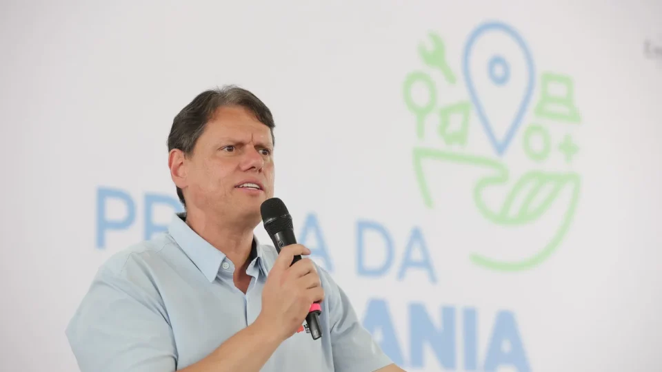 Tarcísio diz que São Paulo vai cumprir metas do saneamento até 2030 e usa Sabesp privatizada como vitrine