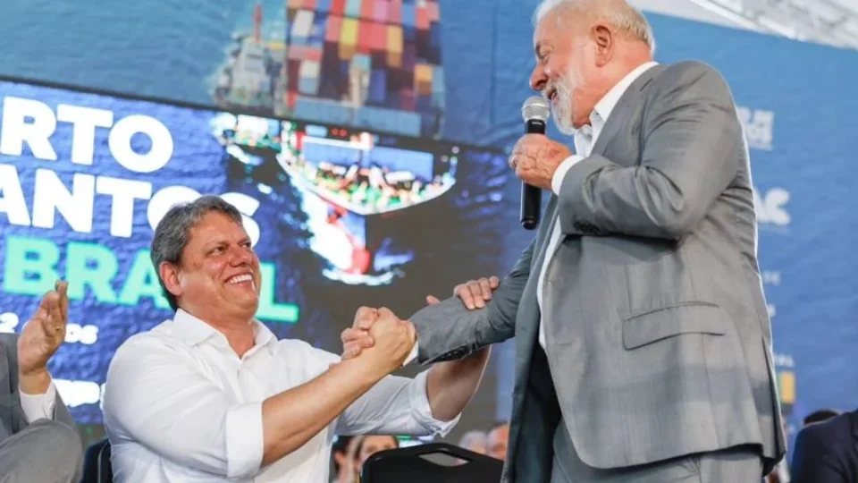 Tarcísio abre porta para diálogo com Lula e diz que vai governar com “pragmatismo” se ambos forem reeleitos
