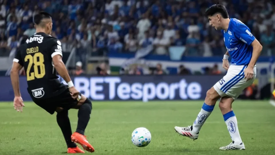 Cruzeiro e Atlético-MG empatam por 1 a 1 no Mineirão e deixam vaga na semifinal em aberto