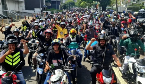 Eles entregam tudo, menos o próprio tempo: a vida na corrida dos entregadores