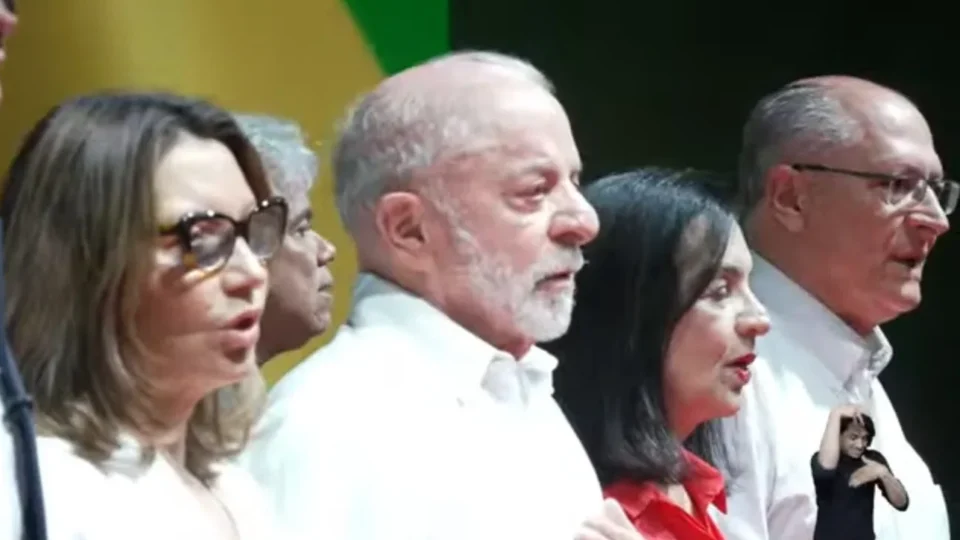 Lula se compara a Messi e Cristiano Ronaldo e diz disputar sua “7ª Copa” na corrida ao Planalto