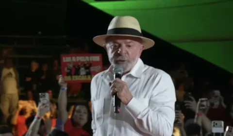 Lula diz que combate à violência contra a mulher será prioridade e afirma: “Se bater na mulher, não precisa votar em mim”