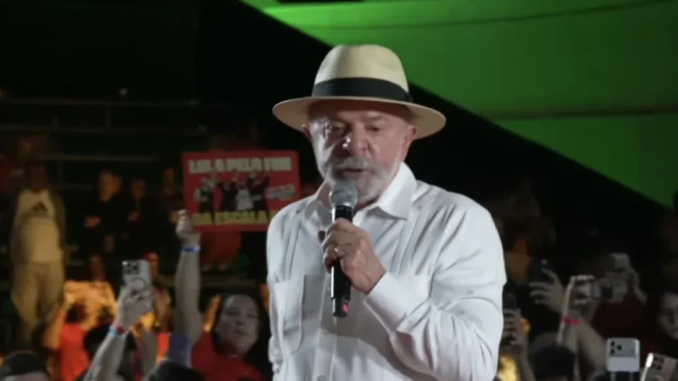 Lula diz que combate à violência contra a mulher será prioridade e afirma: “Se bater na mulher, não precisa votar em mim”