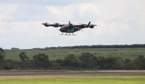 Carro voador da Embraer faz teste histórico e avança para nova fase nos EUA