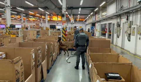 Operação mira centros dos Correios em SP e encontra drogas escondidas até em panela de pressão