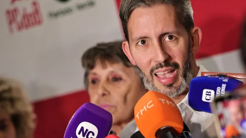 Leandro Grass oficializa candidatura ao GDF e apresenta Érika Kokay para disputa ao Senado