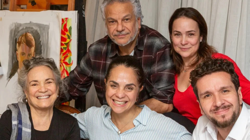 Regina Duarte volta aos palcos ao lado da filha Gabriela em nova comédia