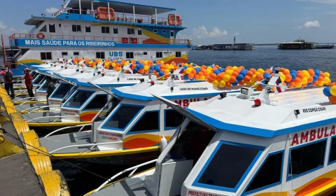 Prefeitura de Coari reforça atendimento de saúde na zona rural com entrega de UBS Fluvial e sete ambulanchas